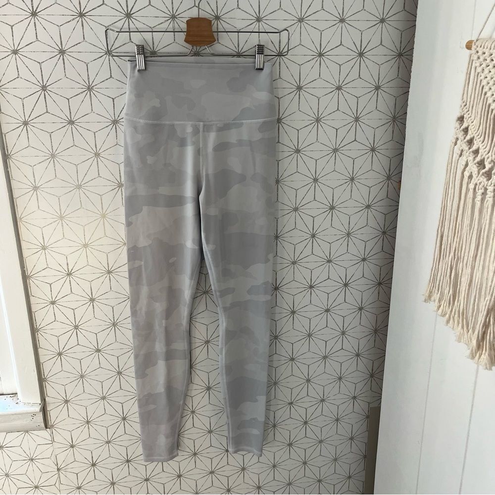 ALO Yoga Light Gray Camo High-Rise Leggings